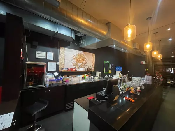 Toronto C01, ON M6G 1B7,650 College ST