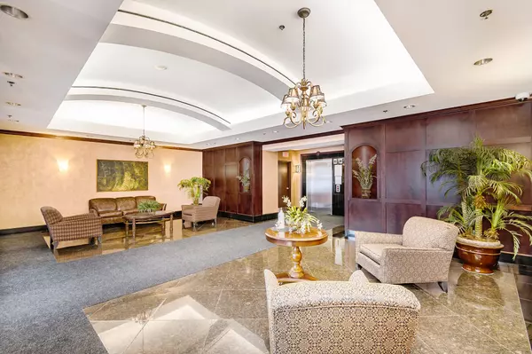 Ottawa Centre, ON K1R 1C8,570 Laurier AVE W #203