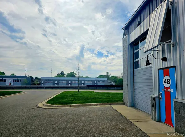 48 PIT LN, Pontiac, MI 48341