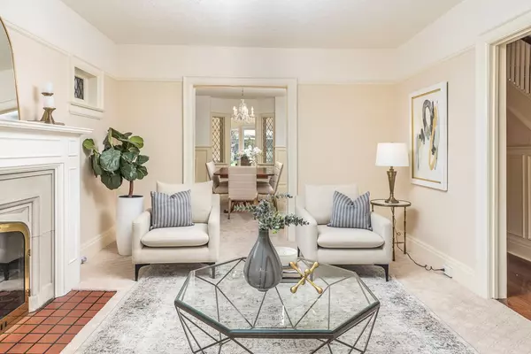 Toronto C04, ON M4R 1R4,193 Glenview AVE