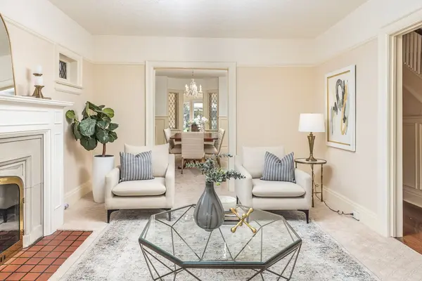 Toronto C04, ON M4R 1R4,193 Glenview AVE