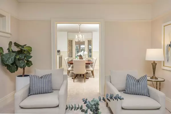 Toronto C04, ON M4R 1R4,193 Glenview AVE