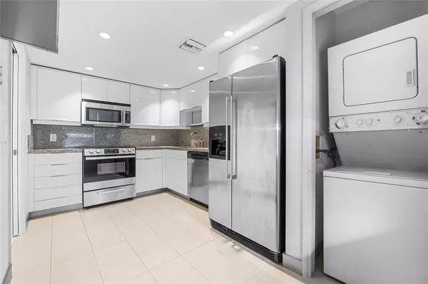 Pompano Beach, FL 33069,535 Oaks Dr #508