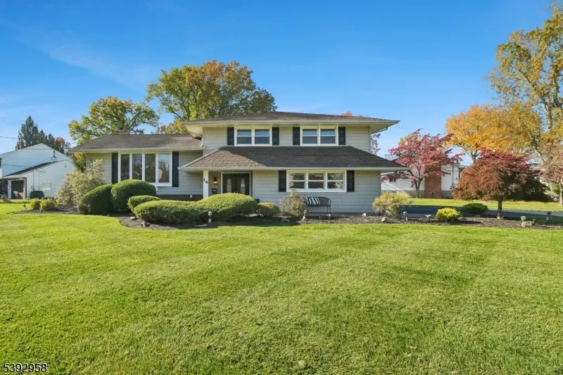 16 Jaclyn Dr, East Hanover Twp., NJ 07936