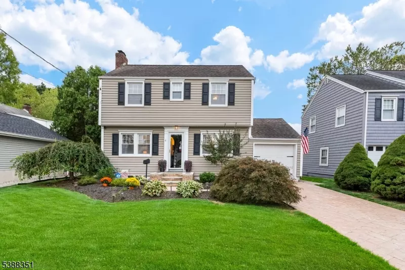 11 Greendale Rd, Clifton City, NJ 07013