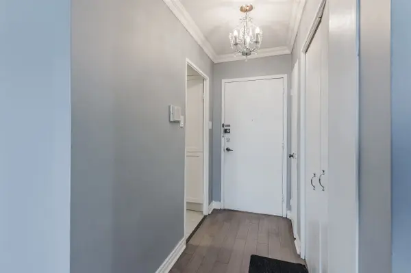 130 Neptune DR #904, Toronto C04, ON M6A 1X5