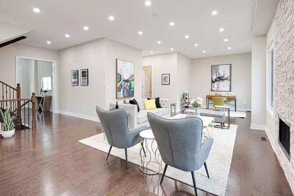 Aurora, ON L4G 3J1,19 Match Point CT