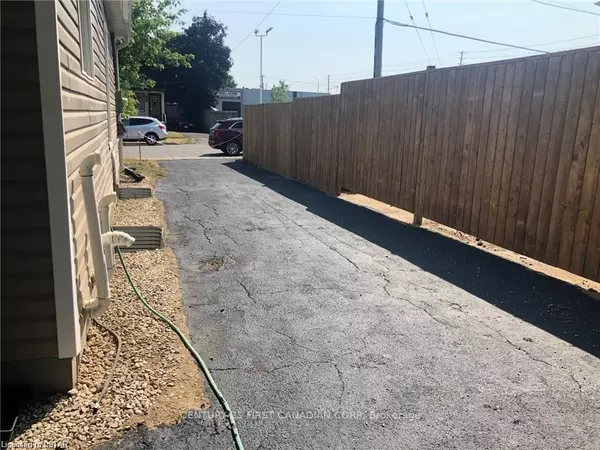 London East, ON N5Y 1M5,7 Lyman ST