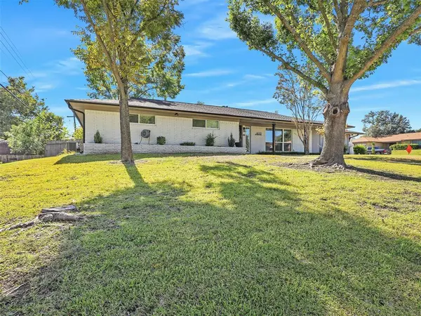 8029 Northbrook Drive, Benbrook, TX 76116