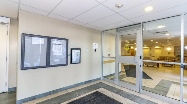 Barrie, ON L4N 0M3,94 DEAN AVE #505