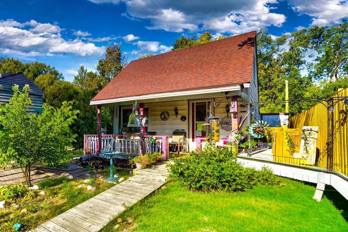 Brantford, ON N3S 2V2,38 Sanderson ST