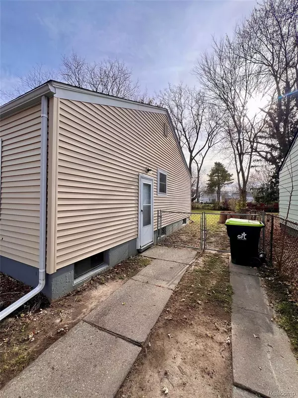 Pontiac, MI 48340,235 W Rutgers AVE