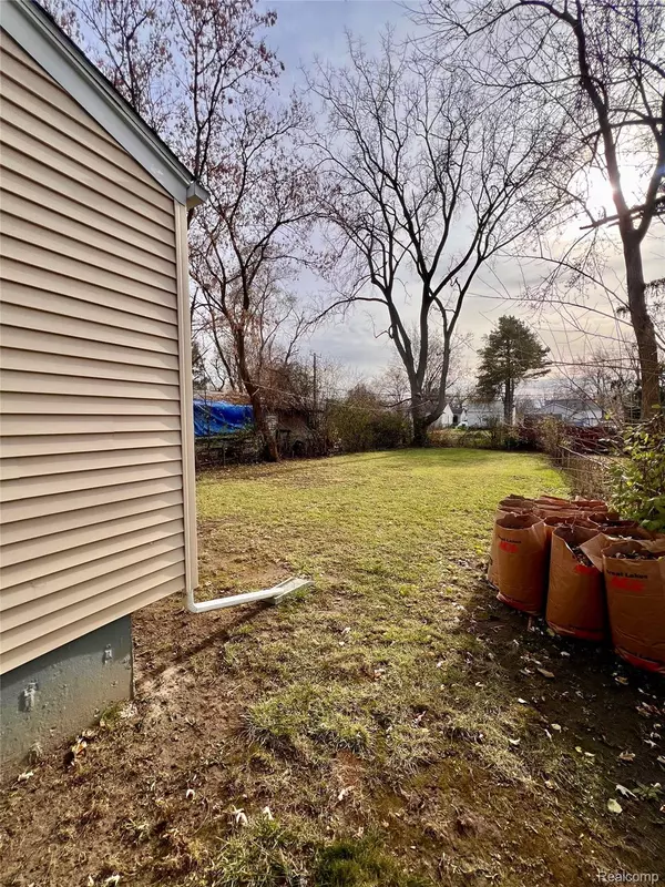 Pontiac, MI 48340,235 W Rutgers AVE