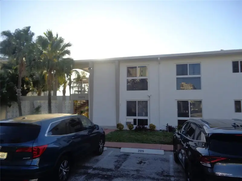 1001 S Riverside Dr #105, Pompano Beach, FL 33062