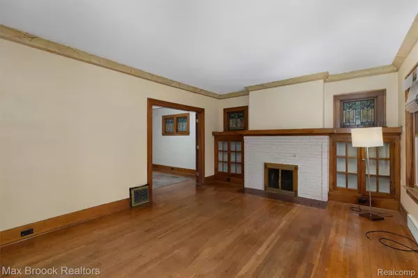 Grosse Pointe Park, MI 48230,1337 Wayburn ST