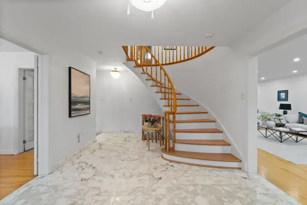 22 Richdale CT, Toronto W08, ON M9B 5Y9