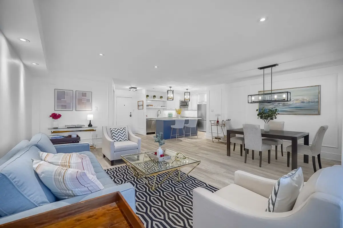 Toronto W08, ON M9C 4V9,299 Mill RD #PH3