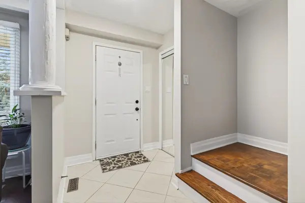 Oakville, ON L6L 3L1,214 Vance DR