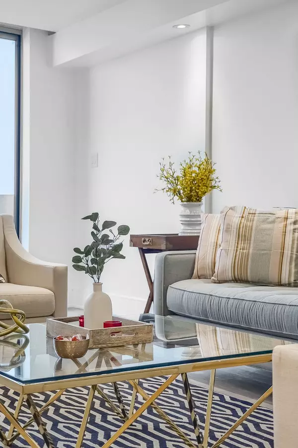 Toronto W08, ON M9C 4V9,299 Mill RD #PH3