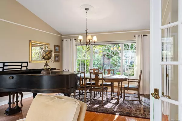 Saanich, BC V8N 6E2,3913 Gibson Crt