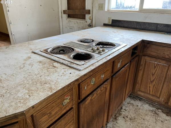 Brookings, OR 97415,1032 MARINA HEIGHTS RD