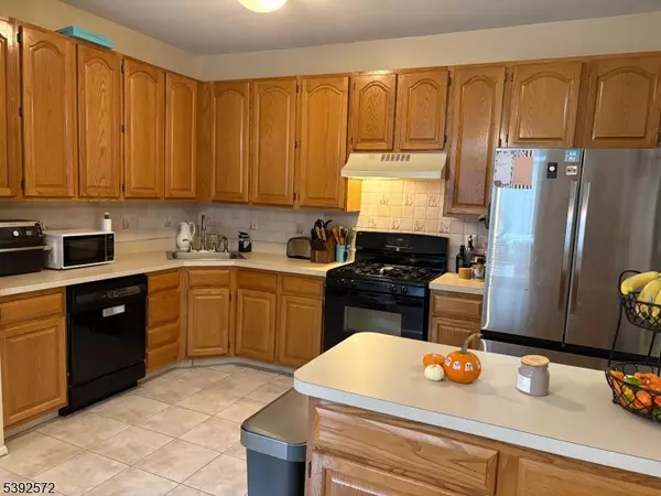 Morris Twp., NJ 07960,28 Wildflower Ln