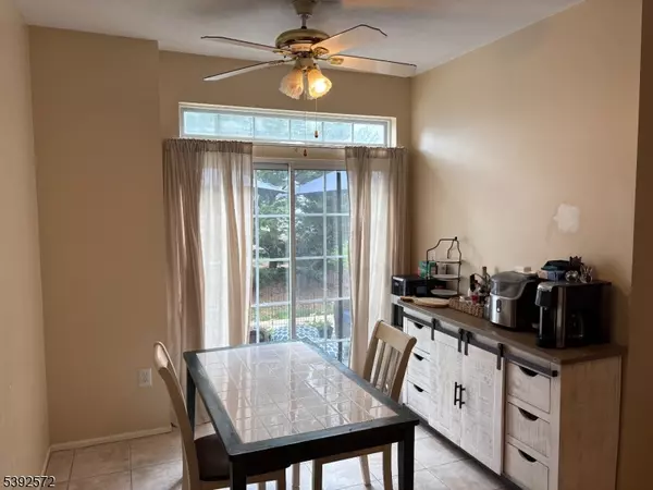 Morris Twp., NJ 07960,28 Wildflower Ln