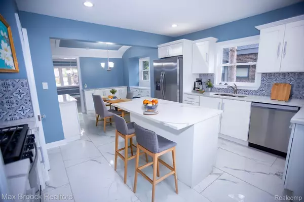 Detroit, MI 48221,17352 Parkside ST