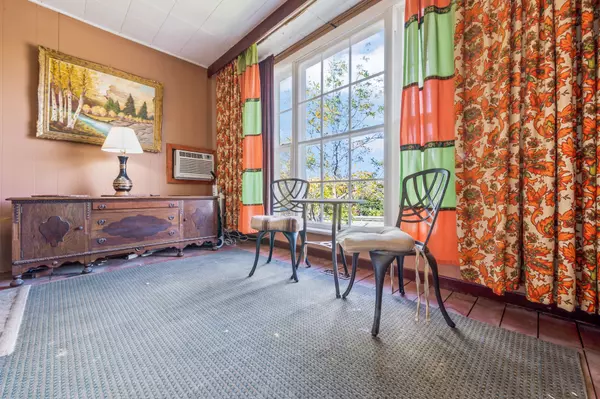 Caledon, ON L7K 0A3,19726 Airport RD