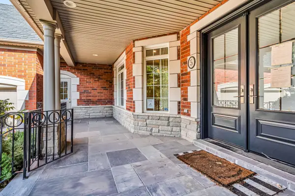 5 CLASSIC DR, Brampton, ON L6Y 5G9