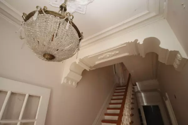 Ottawa Centre, ON K2P 0V9,301 Waverley ST