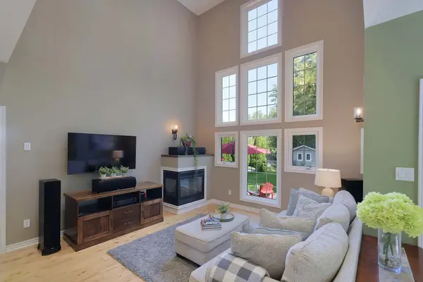 Innisfil, ON L0L 1W0,995 Chapman ST