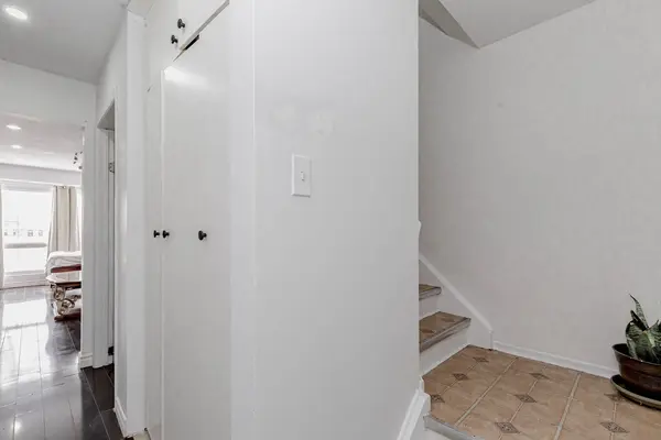 Mississauga, ON L4T 2X7,7406 Darcel AVE E #Unit 1