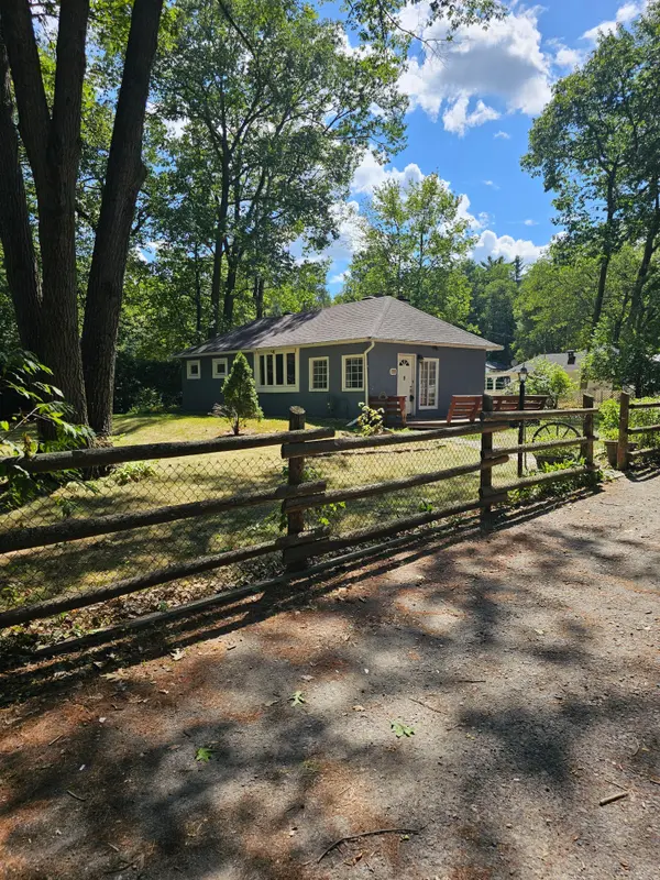 Constance Bay - Dunrobin - Kilmaurs - Woodlawn, ON K0A 3M0,155 MacMillan LN