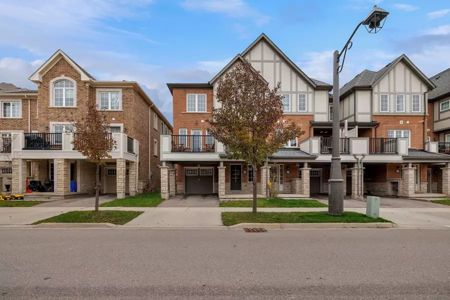 220 Sarah Cline DR, Oakville, ON L6M 0V3