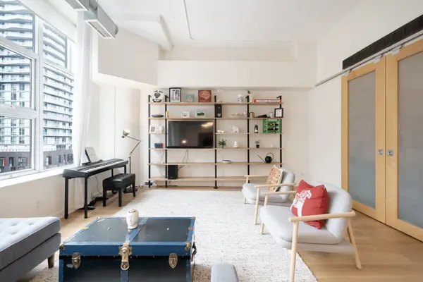 Toronto C08, ON M5B 2P7,155 Dalhousie ST #552