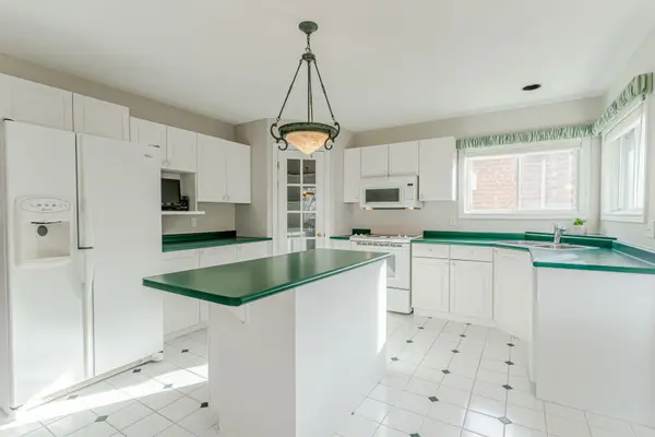 Barrie, ON L4N 7E8,63 River Ridge RD