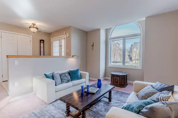 Barrie, ON L4N 7E8,63 River Ridge RD