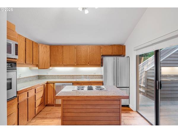 563 FAIRWAY DR, Gleneden Beach, OR 97388