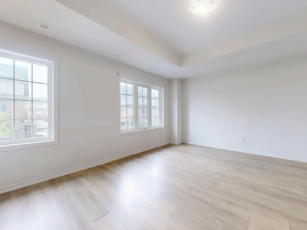 85 Danzatore PATH, Oshawa, ON L1L 0P9