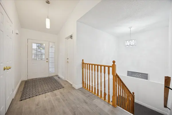 Clarington, ON L1B 1B3,15 Fairway DR