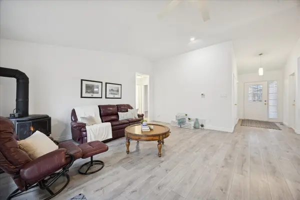 Clarington, ON L1B 1B3,15 Fairway DR