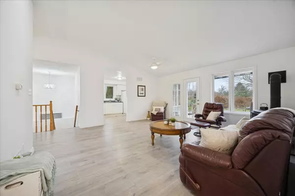 Clarington, ON L1B 1B3,15 Fairway DR