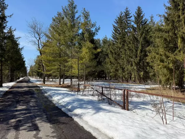 Orleans - Cumberland And Area, ON K4C 1C6,970 Cameron ST