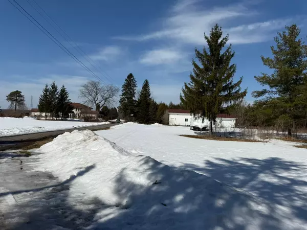 Orleans - Cumberland And Area, ON K4C 1C6,970 Cameron ST