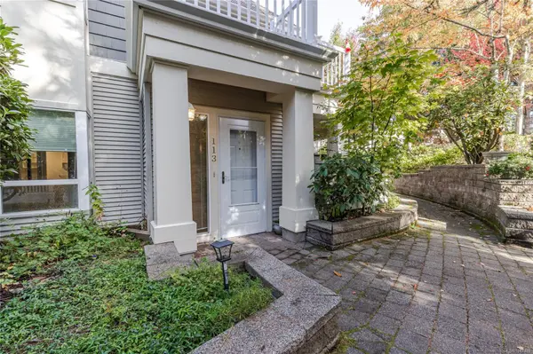 Nanaimo, BC V9T 6K1,5650 Edgewater Lane #113