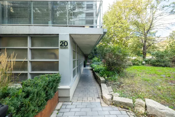 Toronto C01, ON M5V 3L8,20 Niagara ST #501