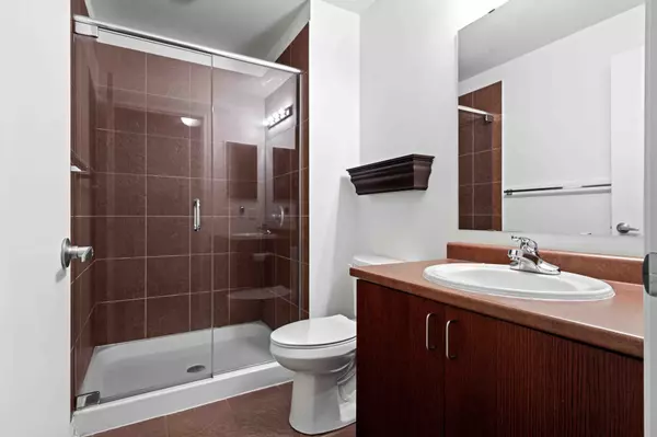 Vanier And Kingsview Park, ON K1L 0A8,70 Landry ST #1504