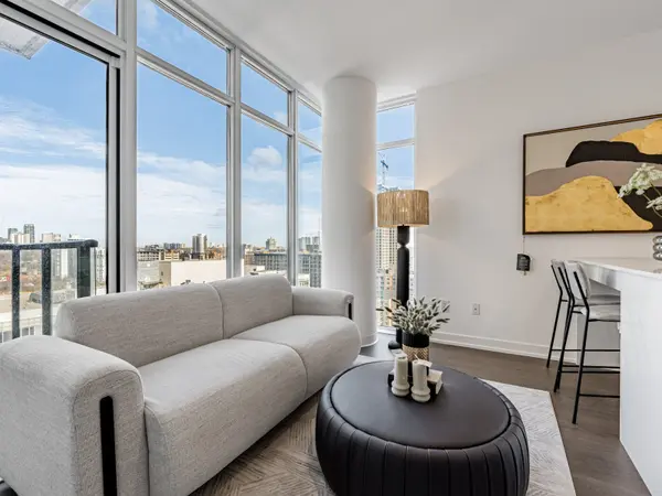 105 George ST #1704, Toronto C08, ON M5A 0L4