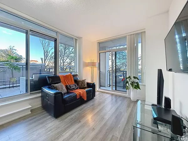 Vaughan, ON L4J 0H9,85 North Park RD #205